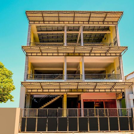 Super Oyo 1759 Family Residence Kediri  Εξωτερικό φωτογραφία