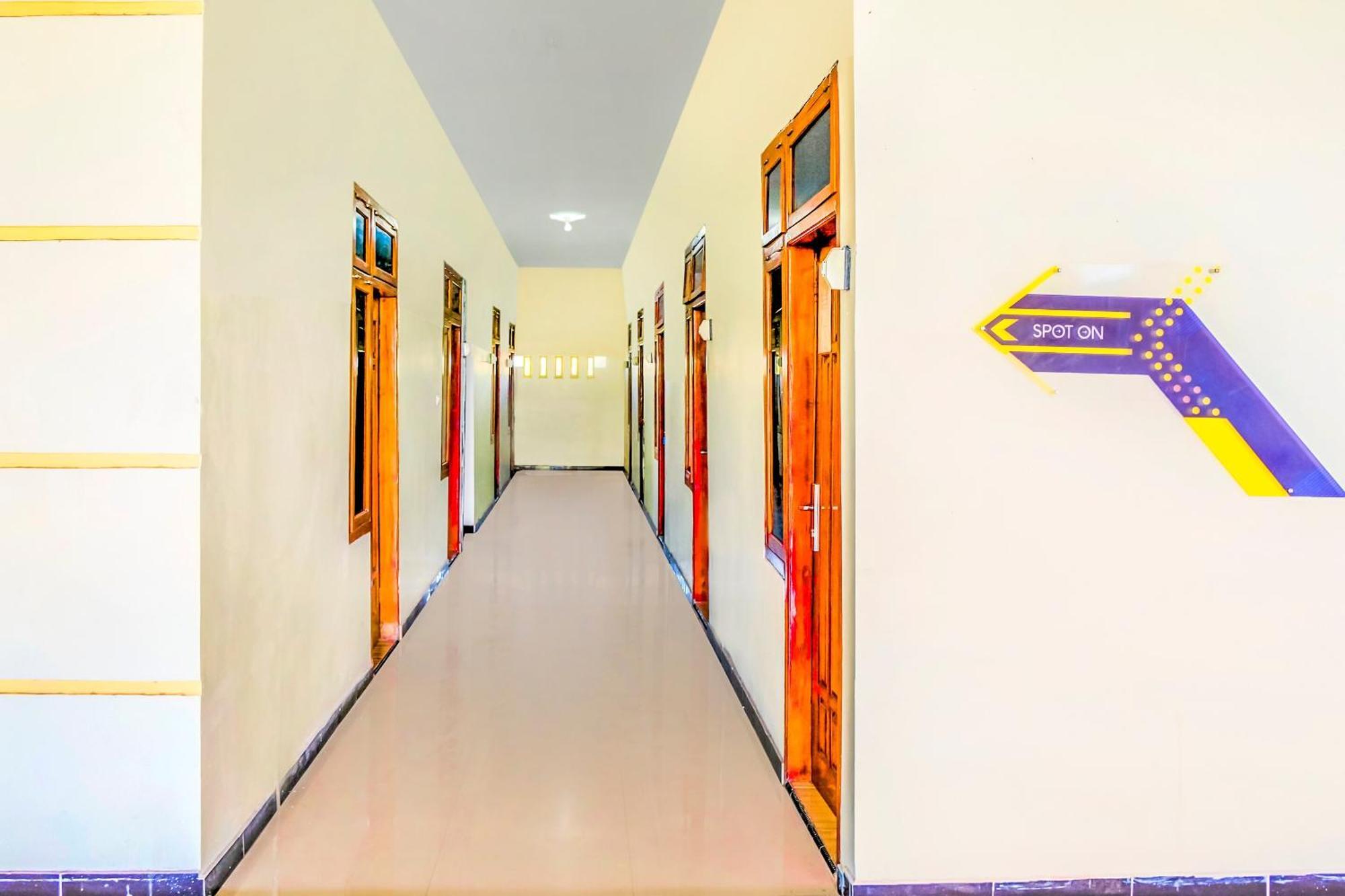 Super Oyo 1759 Family Residence Kediri  Εξωτερικό φωτογραφία