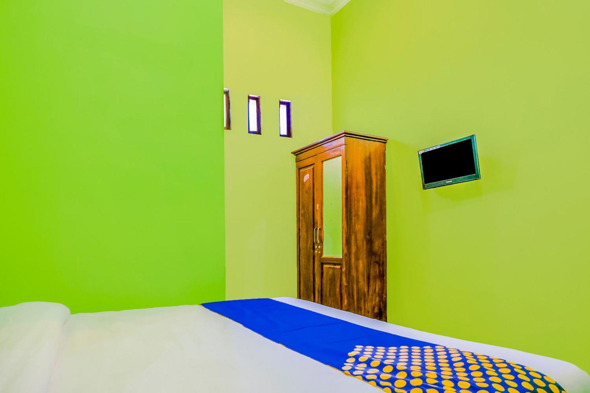 Super Oyo 1759 Family Residence Kediri  Εξωτερικό φωτογραφία