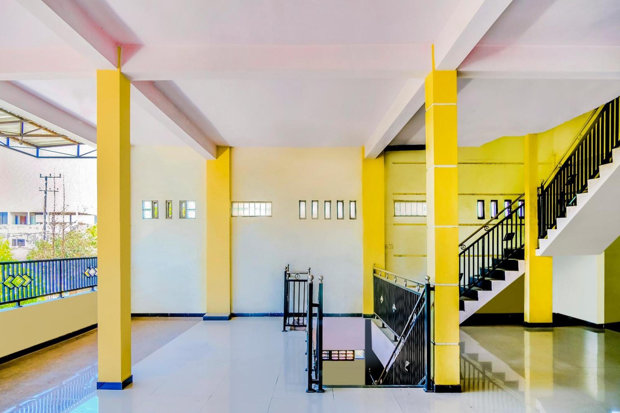 Super Oyo 1759 Family Residence Kediri  Εξωτερικό φωτογραφία