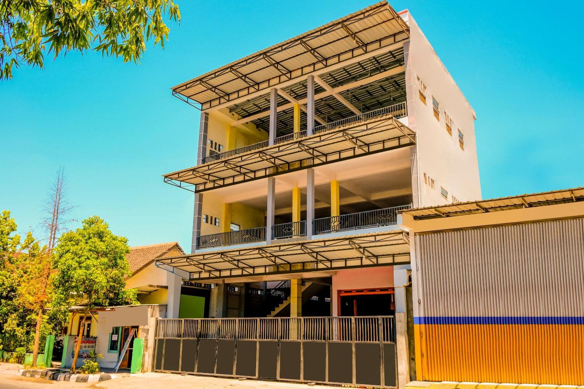 Super Oyo 1759 Family Residence Kediri  Εξωτερικό φωτογραφία