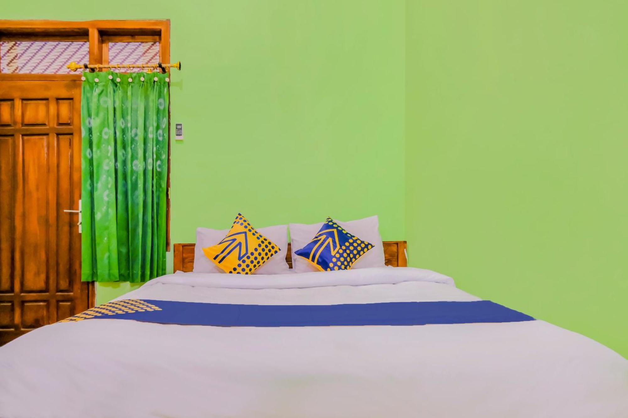 Super Oyo 1759 Family Residence Kediri  Εξωτερικό φωτογραφία