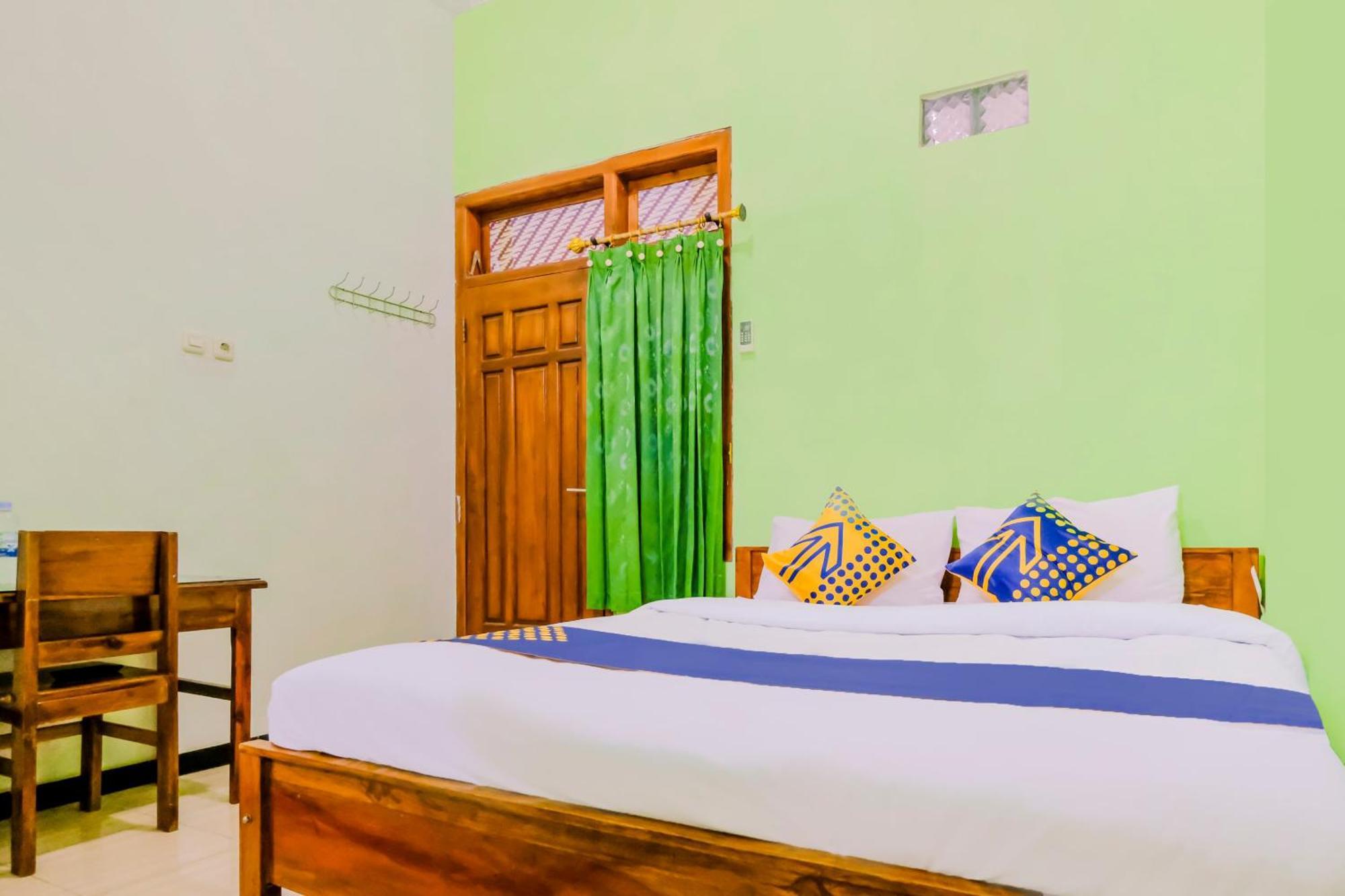 Super Oyo 1759 Family Residence Kediri  Εξωτερικό φωτογραφία