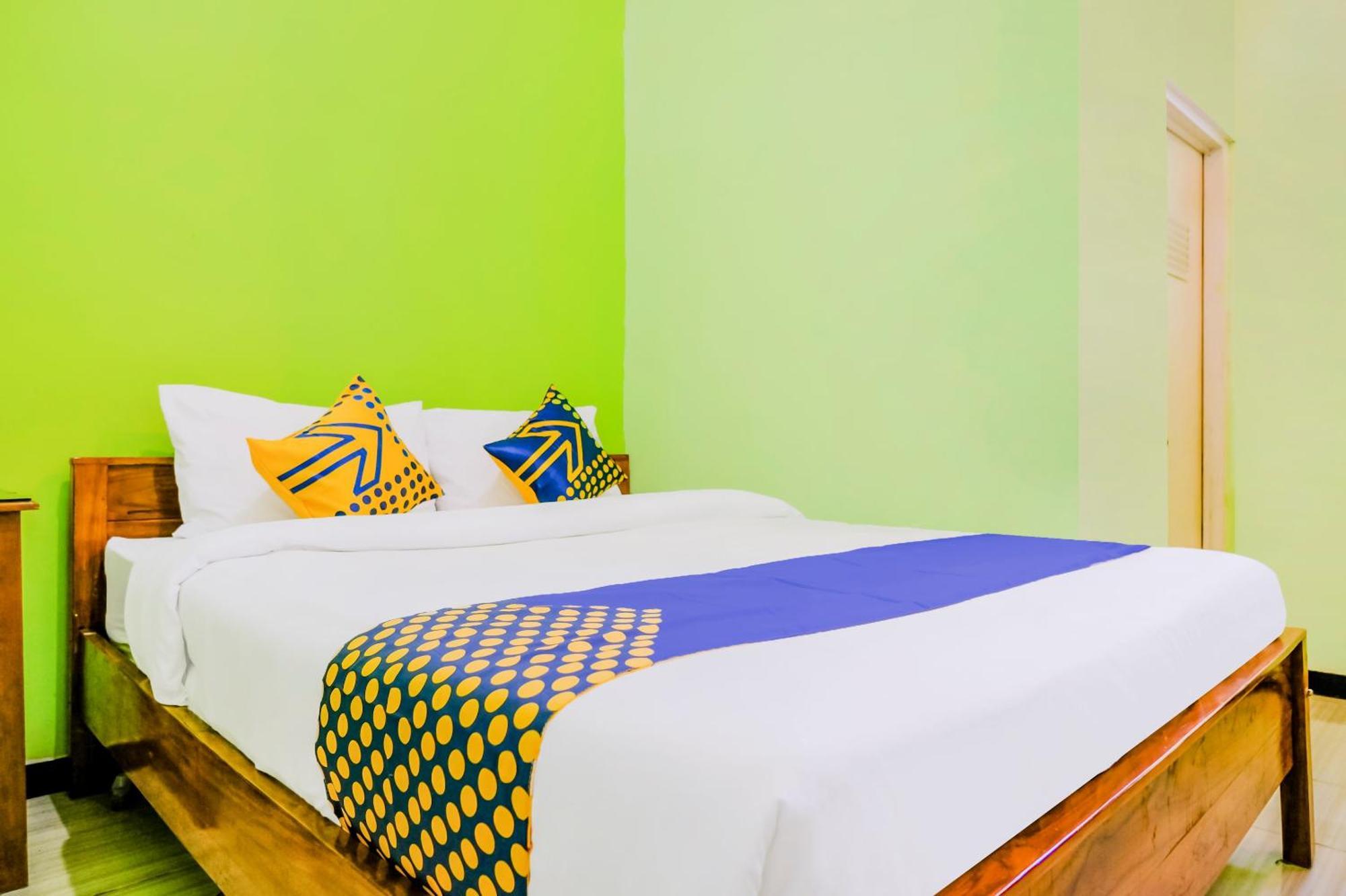 Super Oyo 1759 Family Residence Kediri  Εξωτερικό φωτογραφία